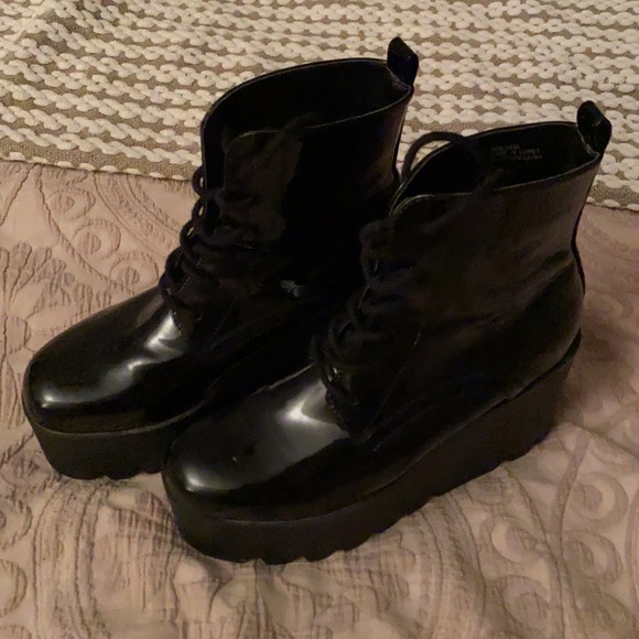 SOLD///PLATFORM CHUNKY HEELED BOOTS - Picture 3 of 6